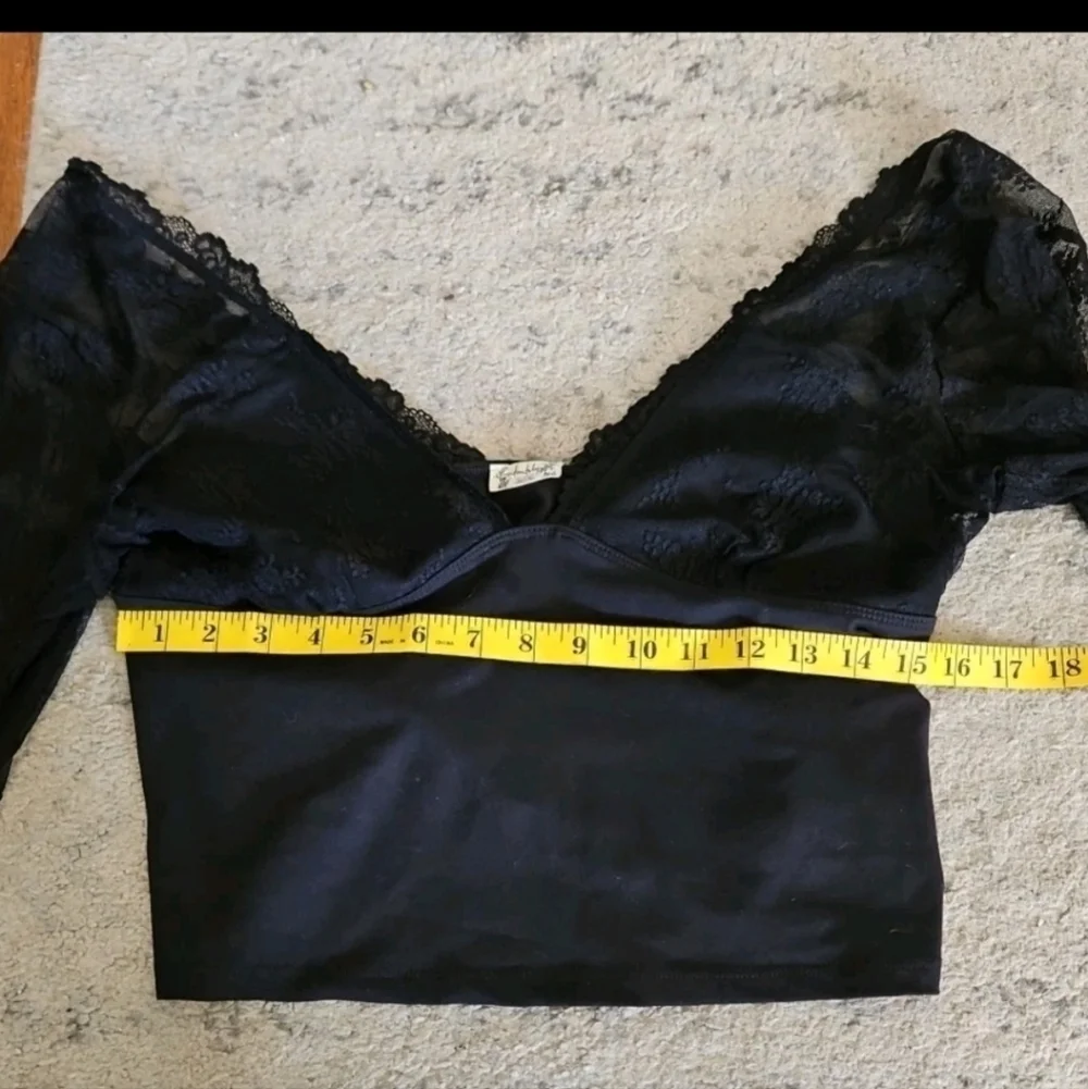 Free People Womens Black Cropped Long Sleeve Laced Of The Shoulder Top L